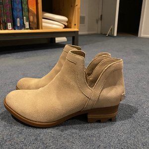 Sorel Lolla Cut-out Bootie (camel brown)
